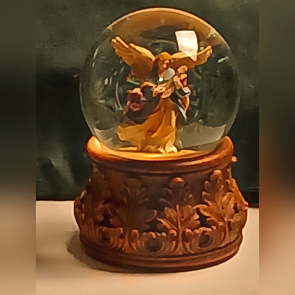 SAN FRANCISCO MUSIC BOX Angel Snow/Glitter Globe W Ornate Carved Wood Style Base - Picture 1 of 9